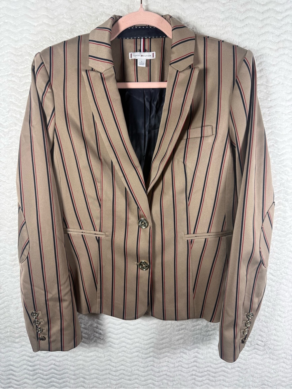 Tommy Hilfiger Classic Tailored Tan Blazer with Navy and Red Stripes. 🤩🔥🧡